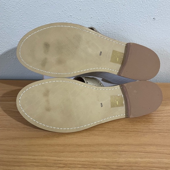 Jack Rogers Metallic Gold Thong Sandals Whipstitch Medallion Flat Size 10 Beachy - Picture 4 of 11